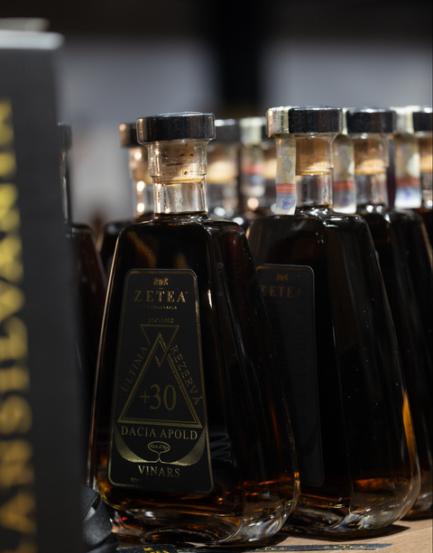 Zetea Ultima Rezerva (Last Reserve) Dacia Apold Hors D'Age Brandy (Vinars) 700ml